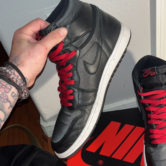 Air Jordan 1 Retro High OG - Picture 2 of 11